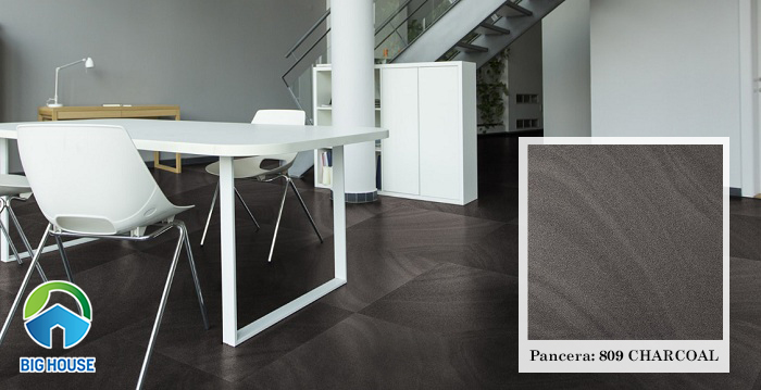 Lấy cảm hứng từ "than củi", mẫu gạch 809 CHARCOAL của Pancera có tone màu nâu đen, vân cát