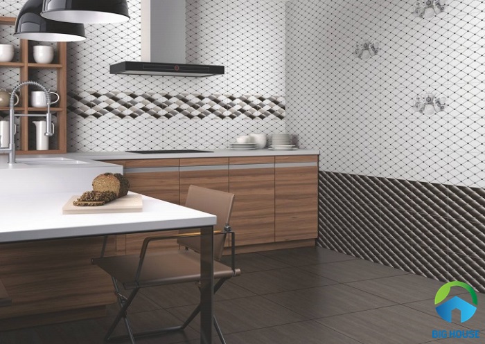 Không gian phòng bếp trông cá tính hơn với bộ gạch 2 màu đen trắng. Gạch có bề mặt bóng chống bám bẩn, và dễ vệ sinh