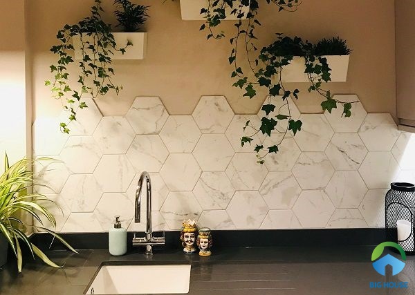 gạch ốp bếp vân đá lục giác