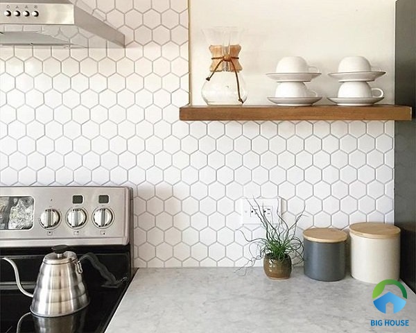 Gạch ốp bếp màu trắng lục giác đơn giản