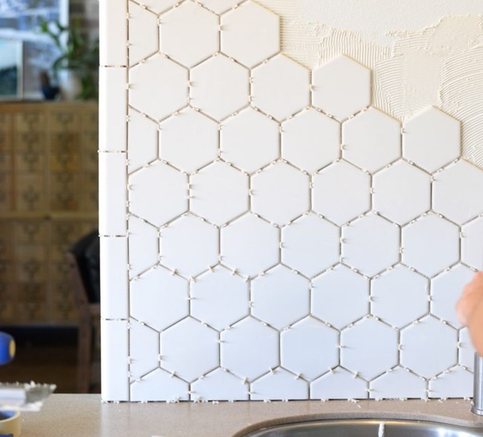 Hướng dẫn cách ốp gạch lục giác - Bước 3