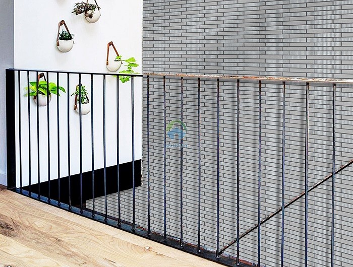 Gạch ốp Inax tone ghi có họa tiết sọc đan xen