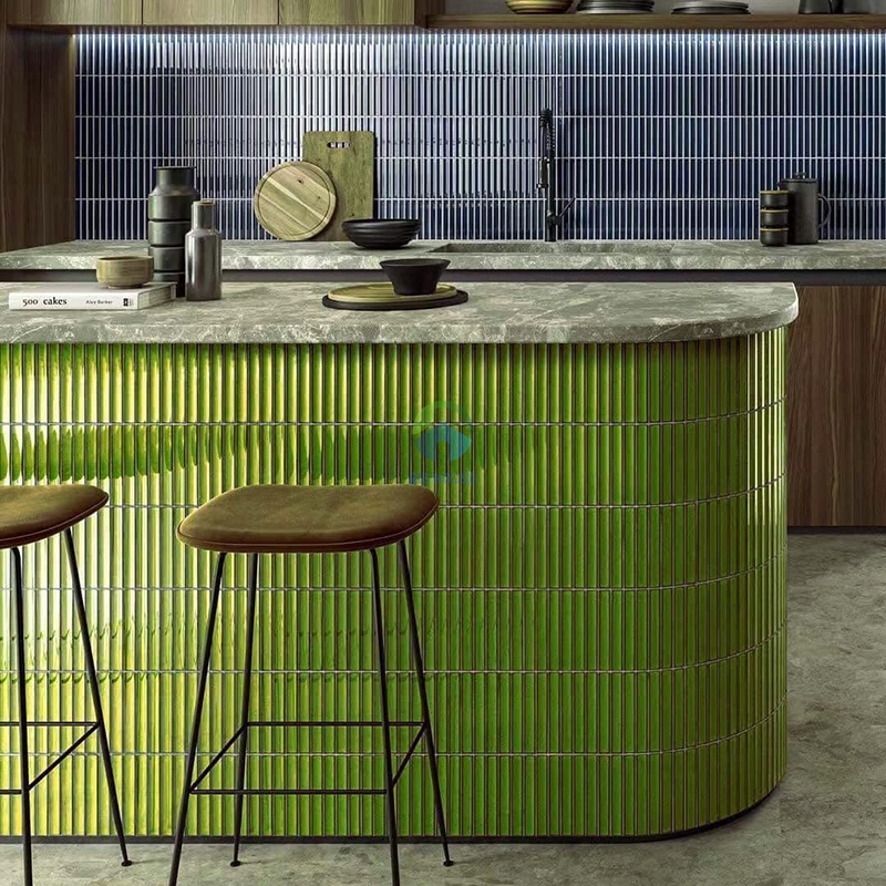 gạch mosaic que đũa màu xanh ốp đảo bếp