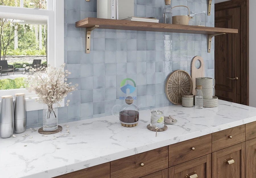 Gạch thẻ vuông 10x10 màu xanh pastel cho tường bếp đẹp nhẹ nhàng, dịu mắt
