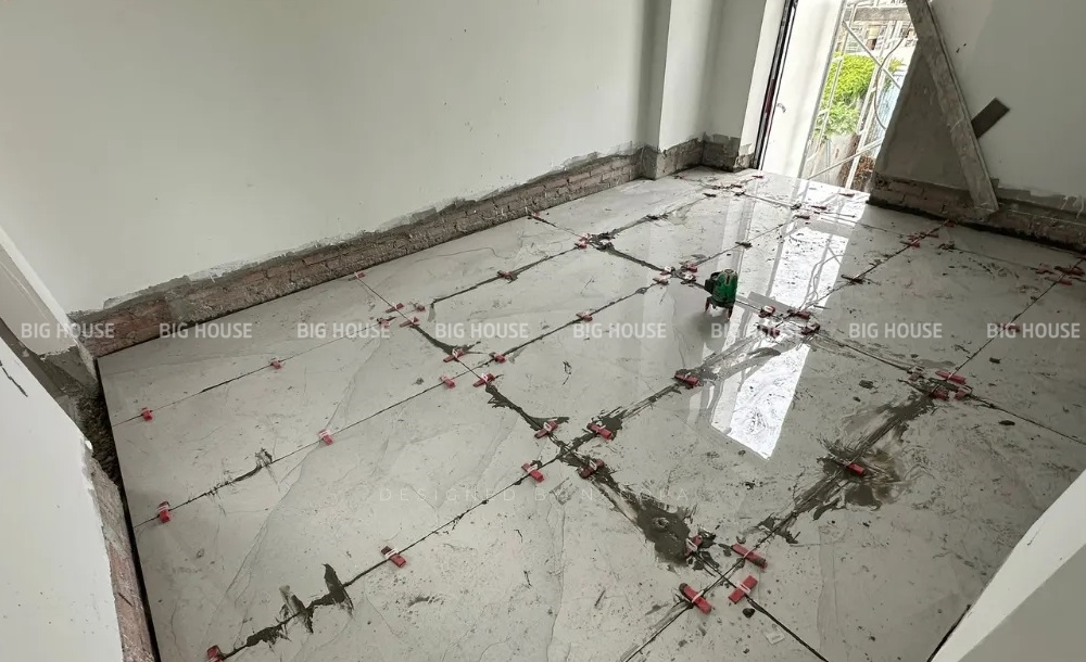 Nên thuê đội thợ thi công có tay nghề cao, giàu kinh nghiệm khi thi công gạch khổ lớn Nên thuê đội thợ thi công có tay nghề cao, giàu kinh nghiệm khi thi công gạch khổ lớn