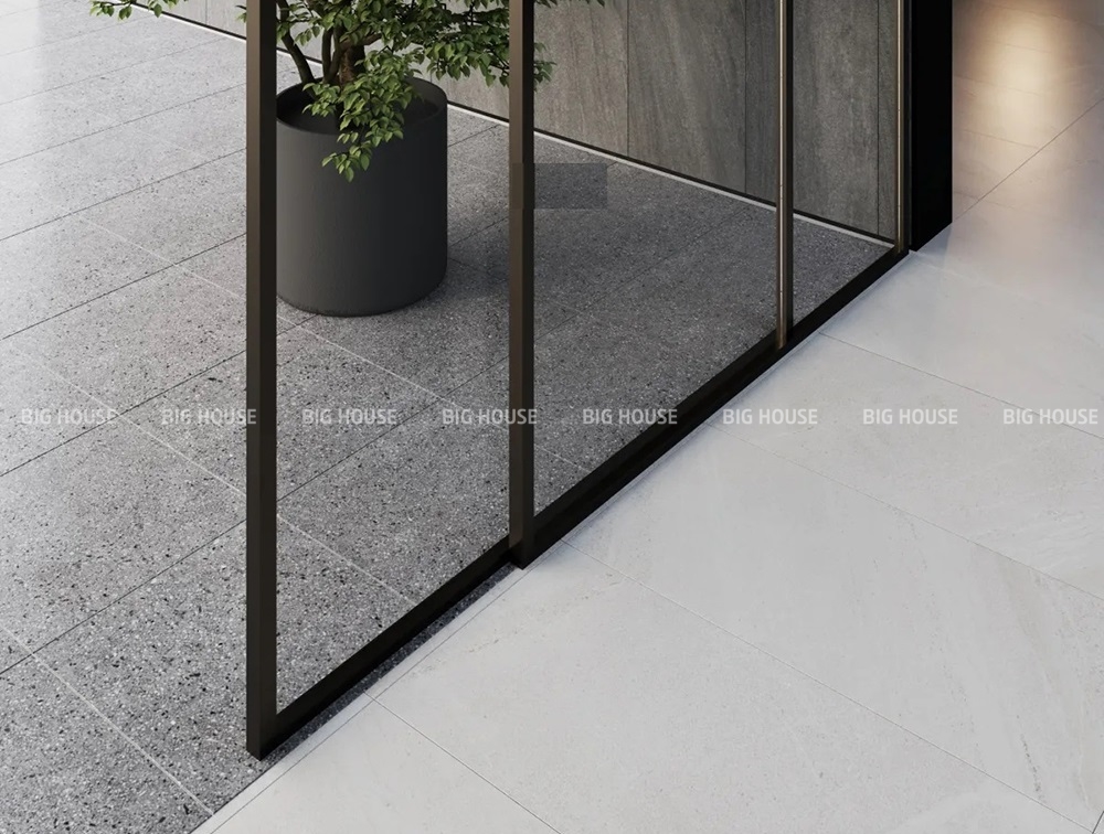 Hành lang ngoài trời lát mẫu gạch terrazzo xám đậm mang lại cảm giác nhẹ nhàng và hiện đại.